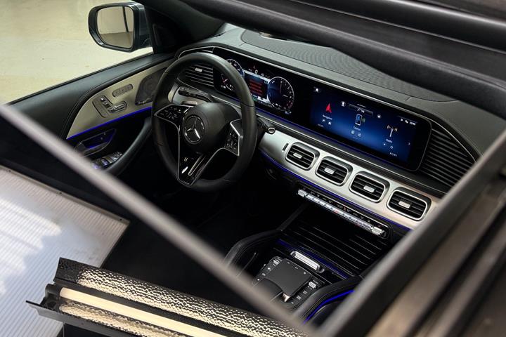 Grå Mercedes GLE350 de fra 2024