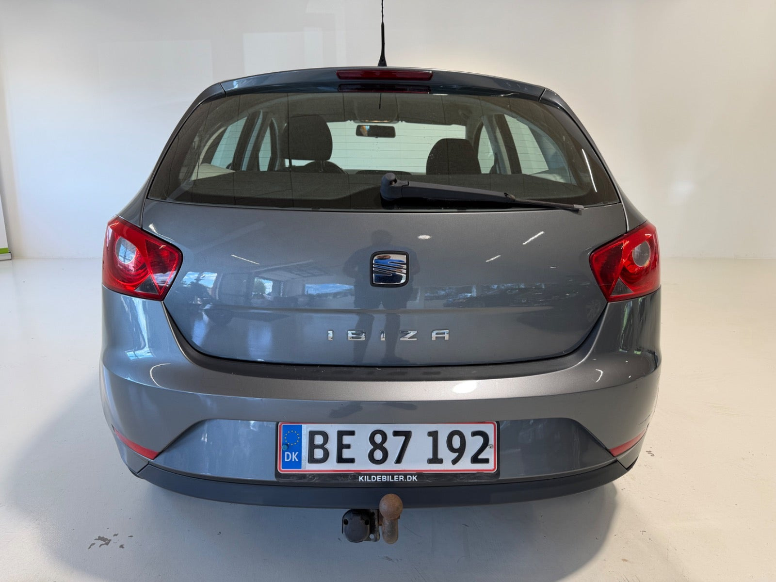 Grå Seat Ibiza fra 2013