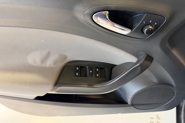 Grå Seat Ibiza fra 2013