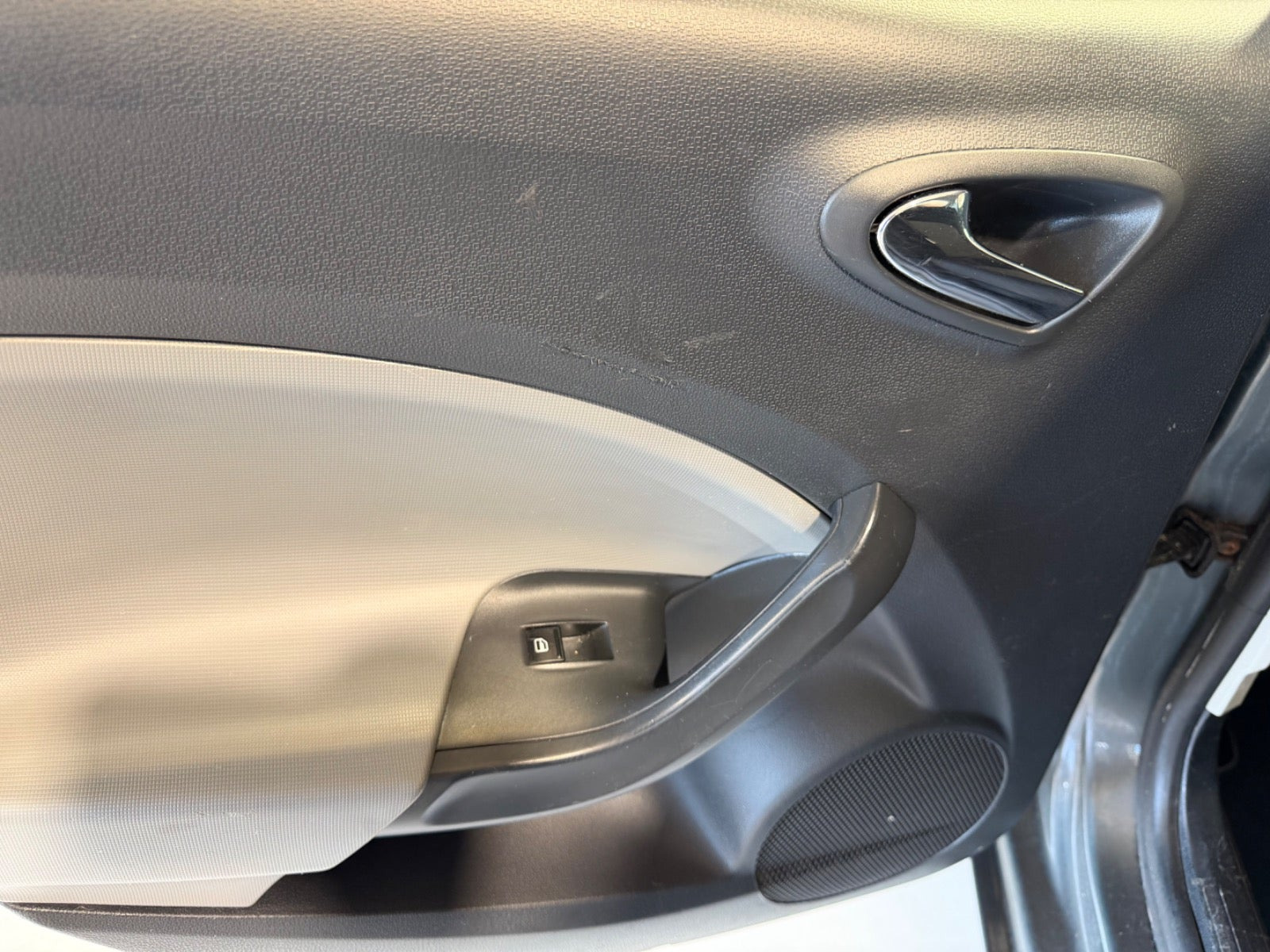 Grå Seat Ibiza fra 2013