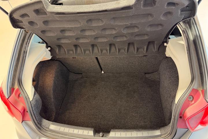 Grå Seat Ibiza fra 2013