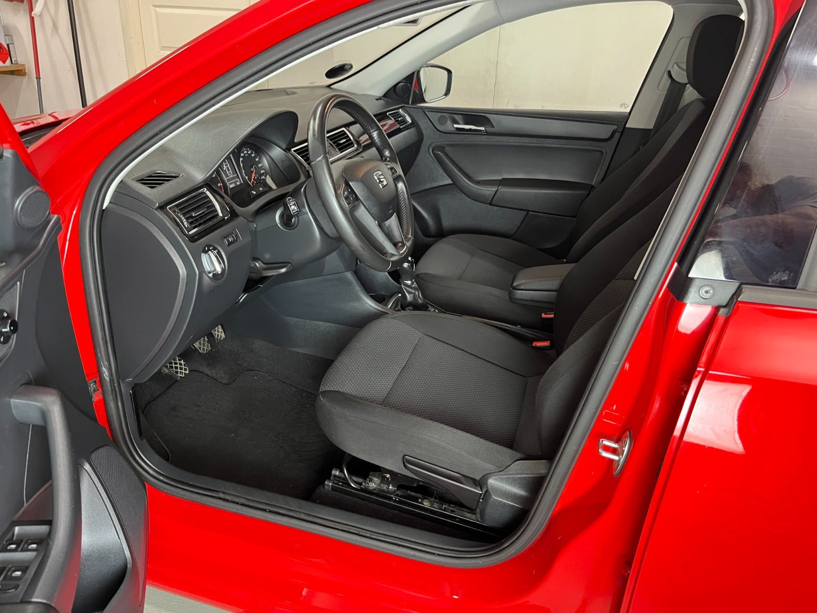 Rød Seat Toledo fra 2015