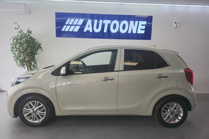 Beige Kia Picanto fra 2021