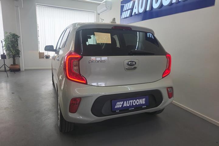 Beige Kia Picanto fra 2021