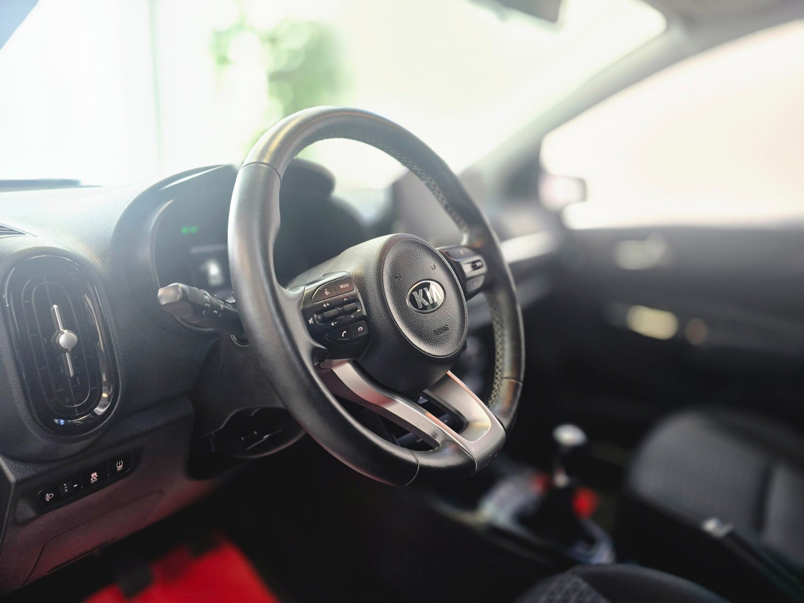 Beige Kia Picanto fra 2021