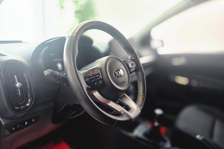 Beige Kia Picanto fra 2021
