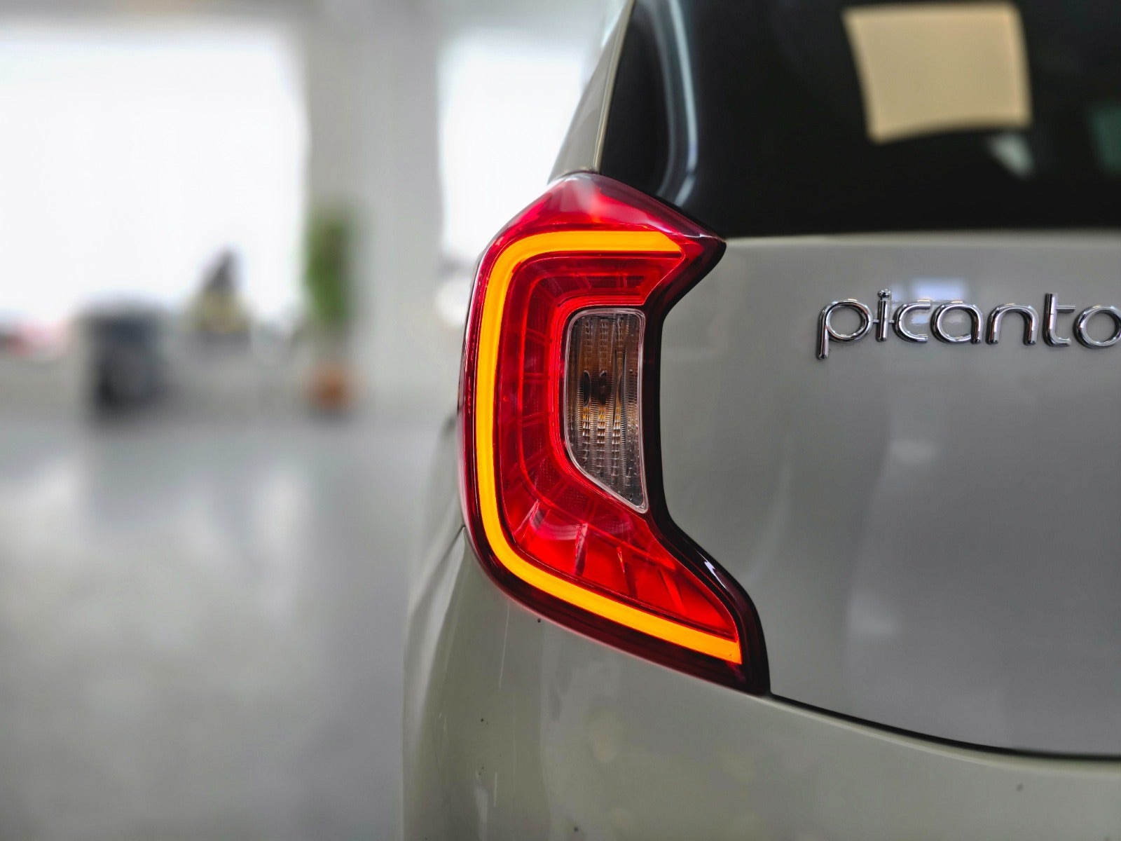 Beige Kia Picanto fra 2021