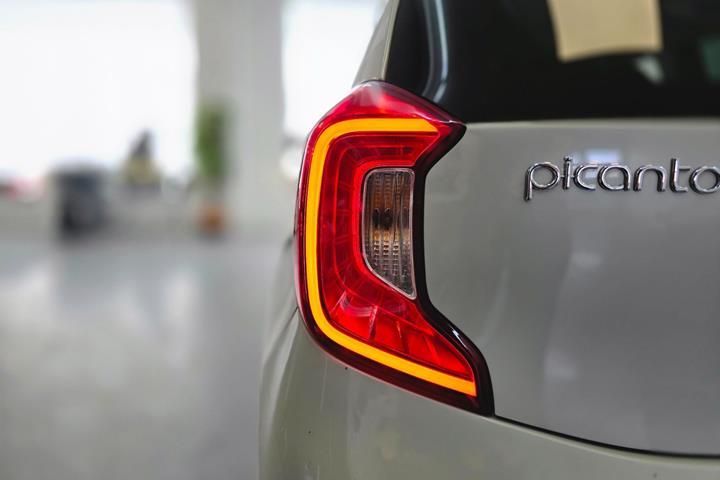 Beige Kia Picanto fra 2021