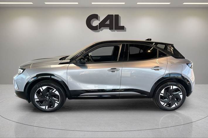 Sølv Opel Mokka-e fra 2025