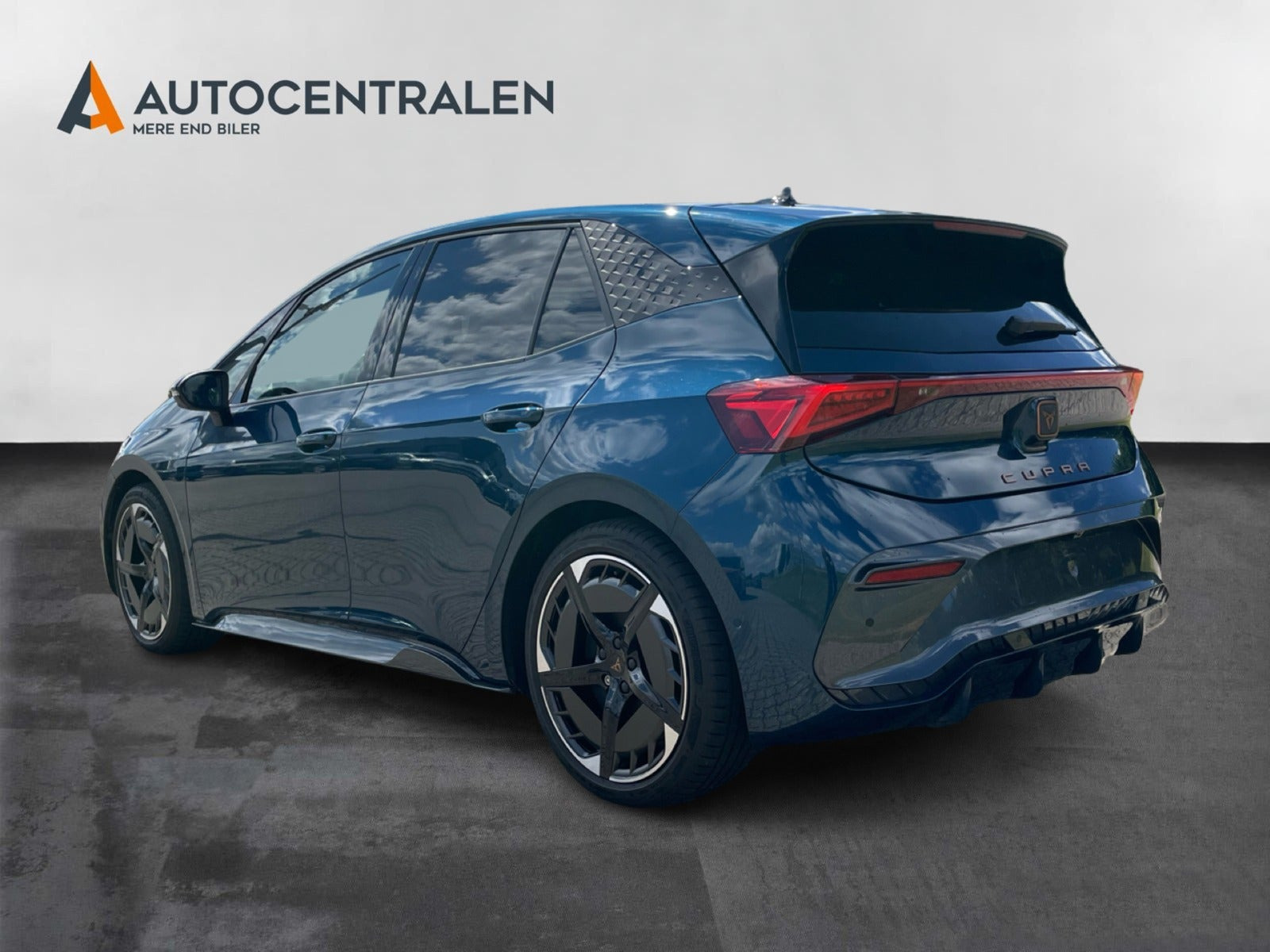 Blå Cupra Born fra 2025