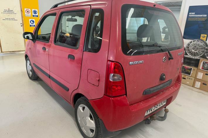 Rød Suzuki Wagon R+ fra 2002