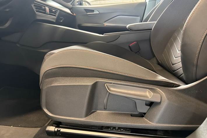 Hvid Cupra Born fra 2024