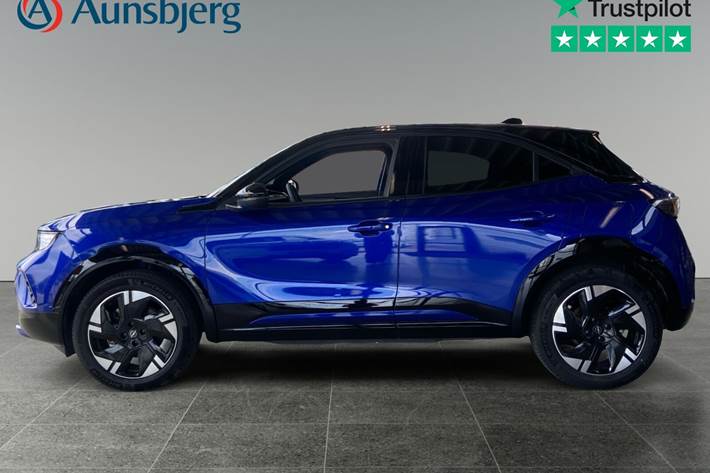 Blå Opel Mokka-e fra 2025