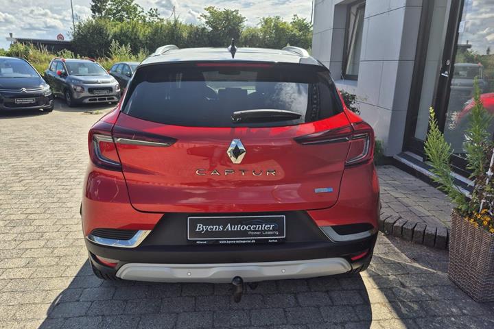 Rød Renault Captur fra 2020