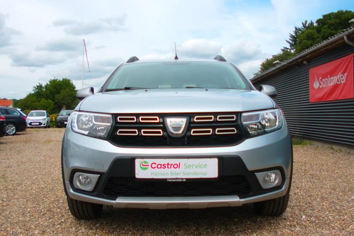 Sølv Dacia Logan fra 2020