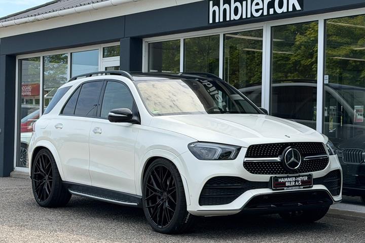 Hvid Mercedes GLE350 de fra 2023 set udefra