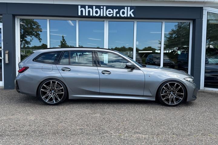 Grå BMW 330e fra 2024