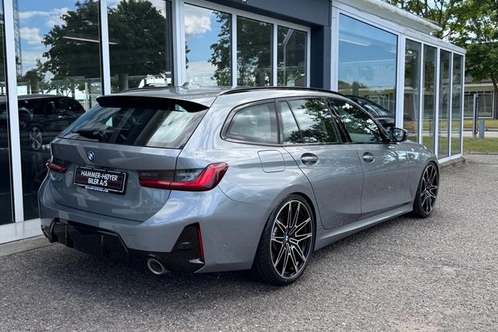 Grå BMW 330e fra 2024