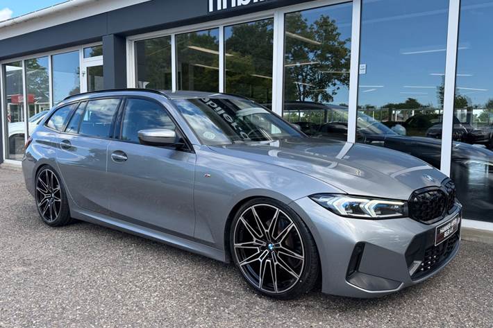 Grå BMW 330e fra 2024