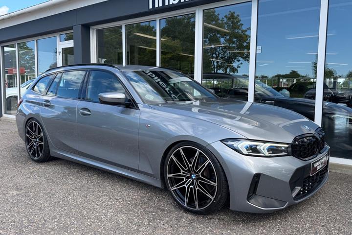 Grå BMW 330e fra 2024
