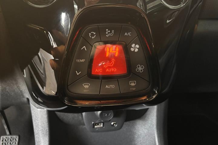 Sort Peugeot 108 fra 2020