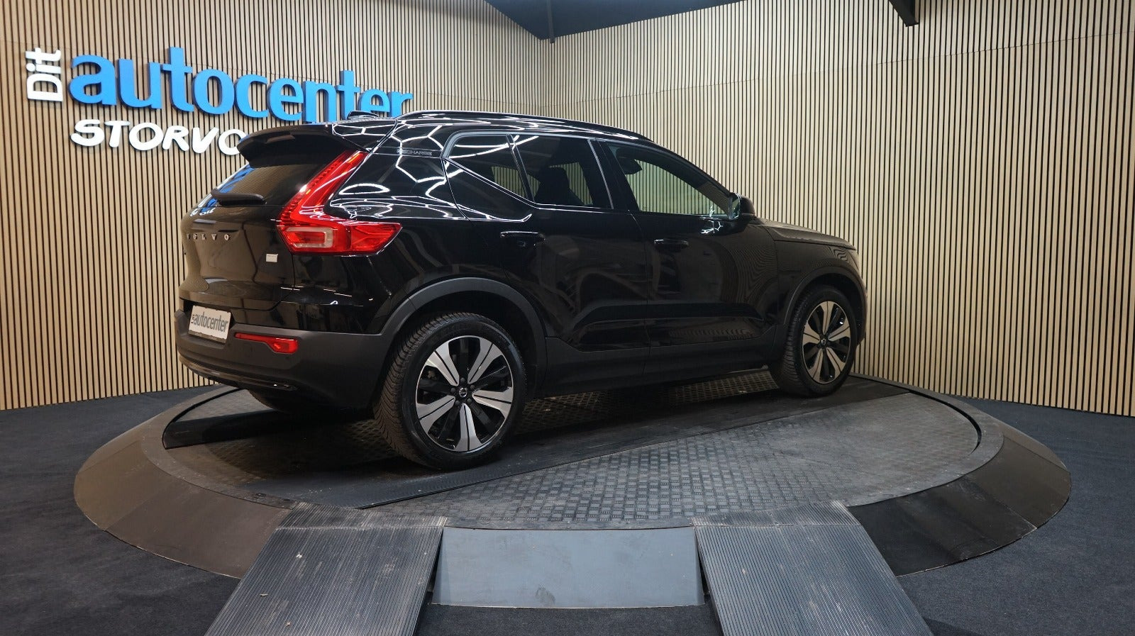 Sort Volvo XC40 fra 2023