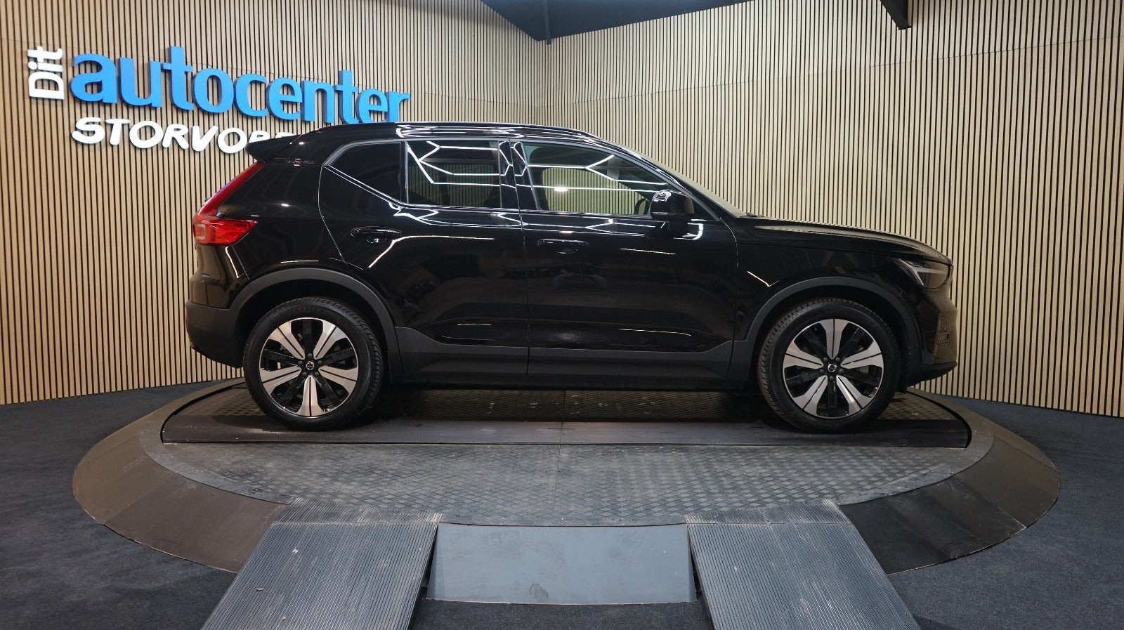 Sort Volvo XC40 fra 2023