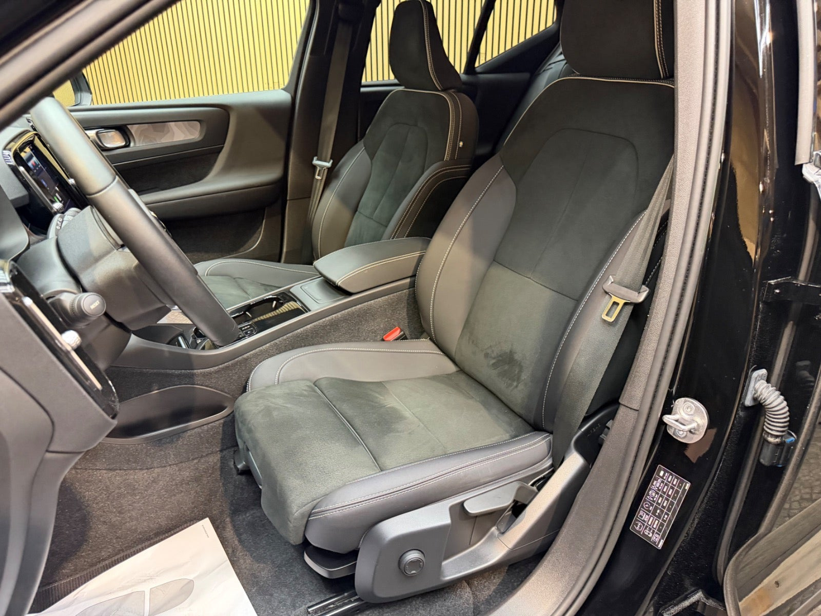 Sort Volvo XC40 fra 2023