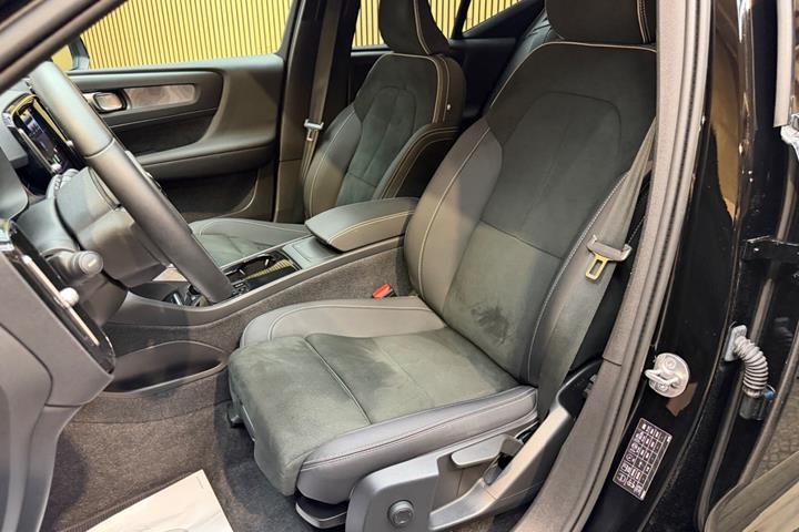 Sort Volvo XC40 fra 2023