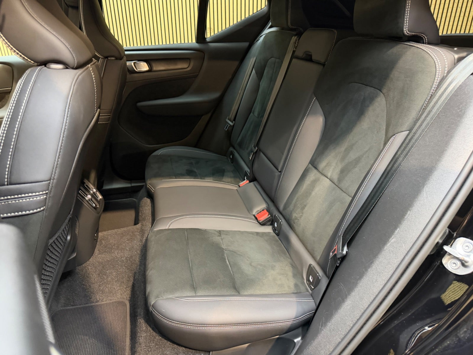 Sort Volvo XC40 fra 2023