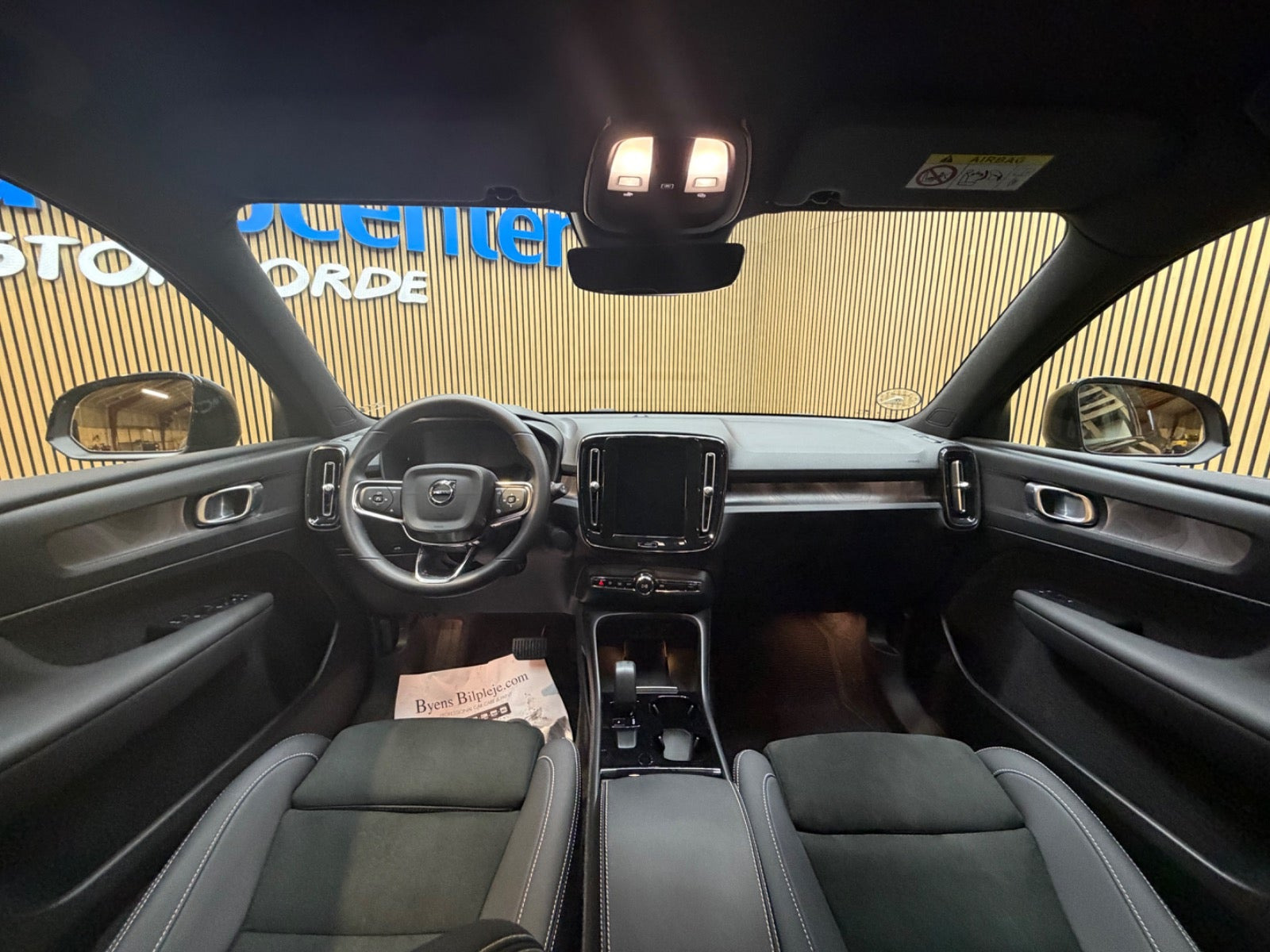 Sort Volvo XC40 fra 2023