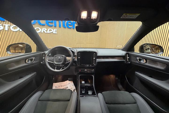 Sort Volvo XC40 fra 2023