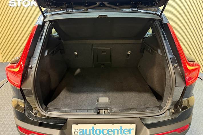 Sort Volvo XC40 fra 2023