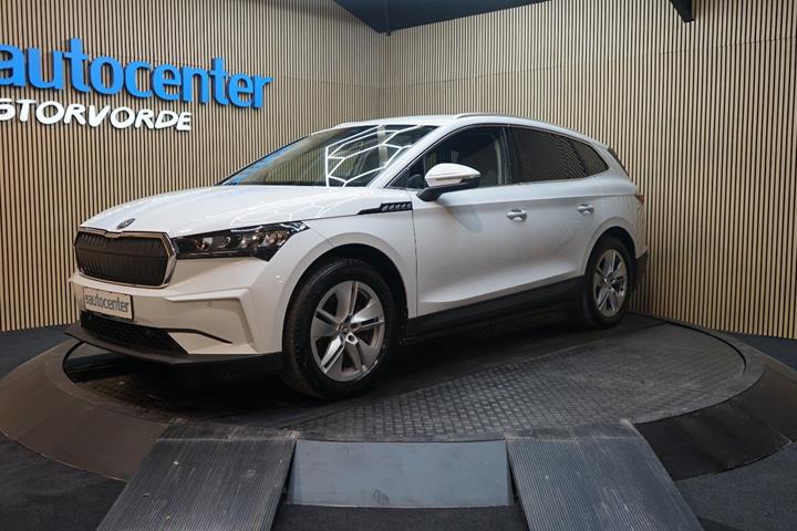 Hvid Skoda Enyaq fra 2022