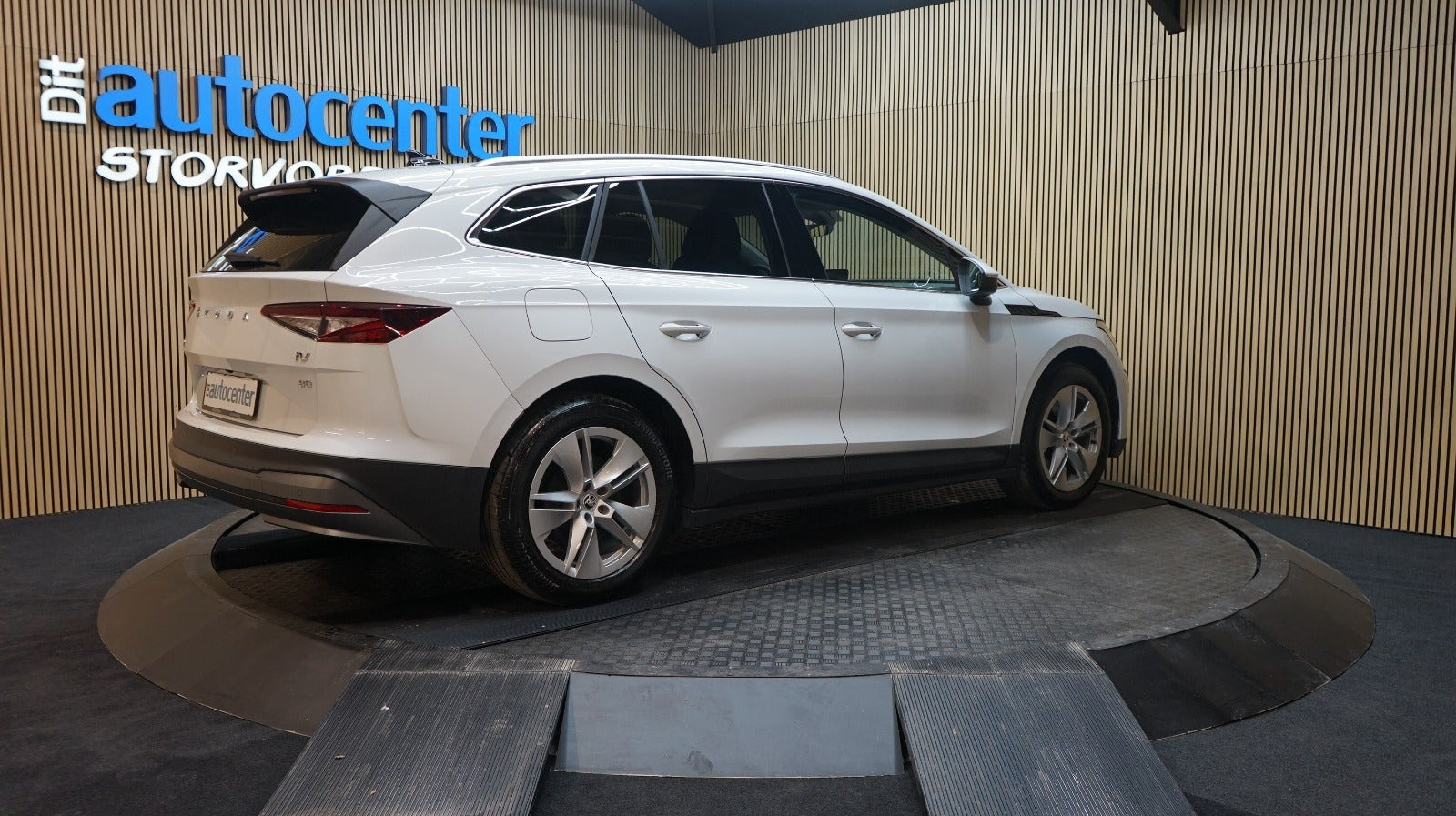 Hvid Skoda Enyaq fra 2022