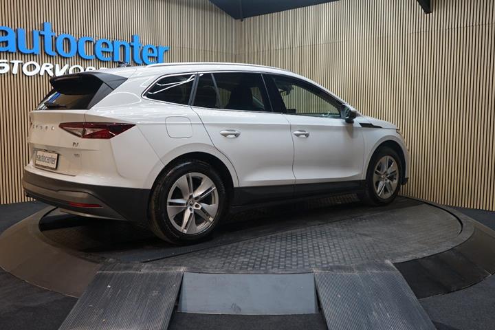 Hvid Skoda Enyaq fra 2022