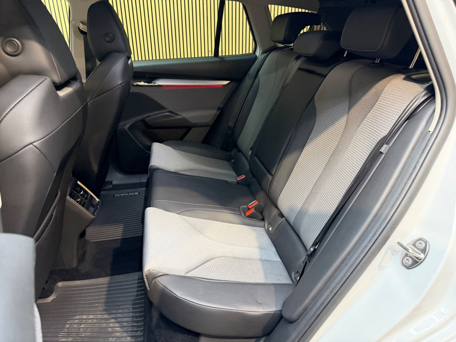 Hvid Skoda Enyaq fra 2022