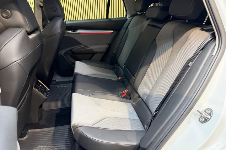 Hvid Skoda Enyaq fra 2022