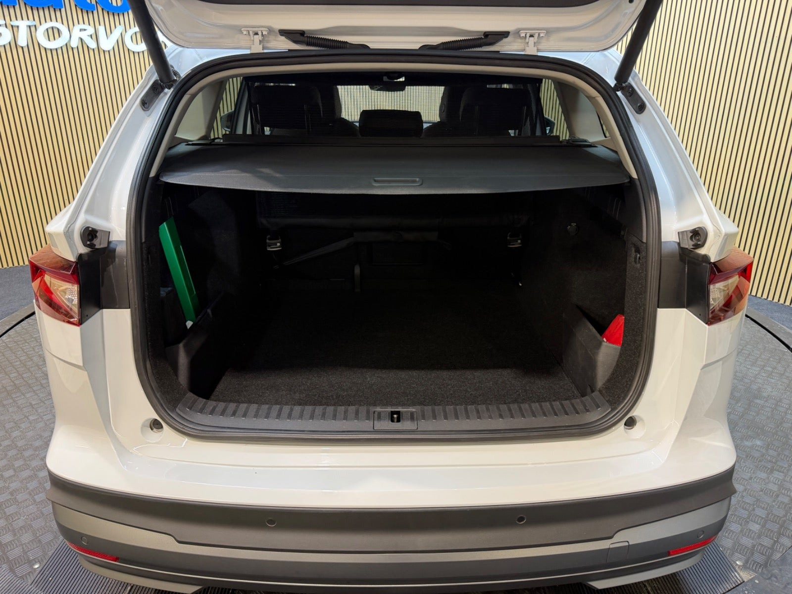 Hvid Skoda Enyaq fra 2022
