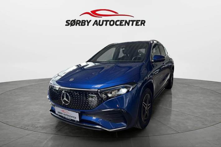 Blå Mercedes EQA250+ fra 2025 set udefra