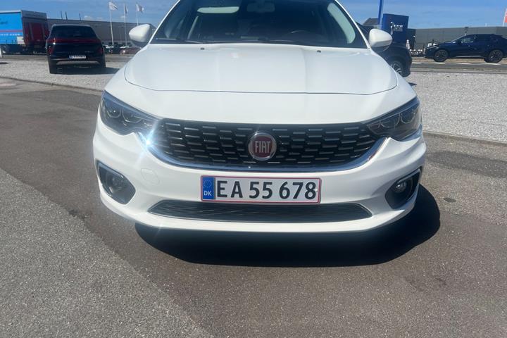 Hvid Fiat Tipo fra 2017