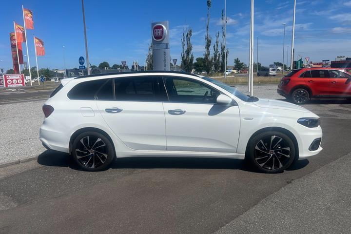 Hvid Fiat Tipo fra 2017