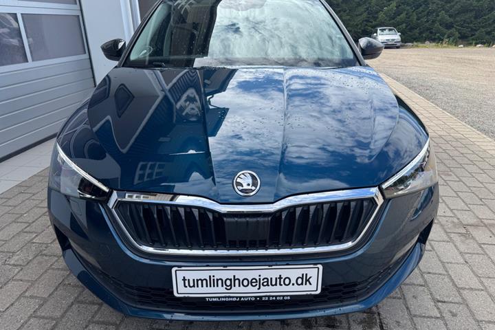 Blå Skoda Scala fra 2020