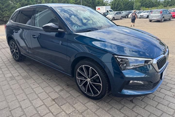 Blå Skoda Scala fra 2020