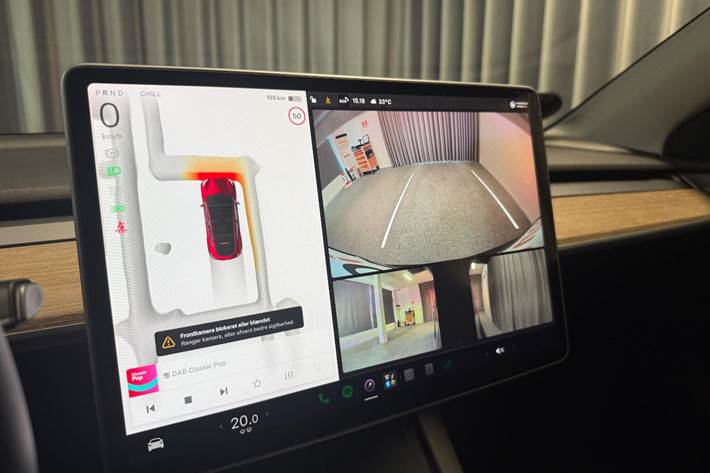 Rød Tesla Model Y fra 2024