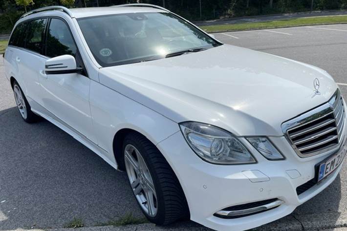 Hvid Mercedes E200 fra 2012