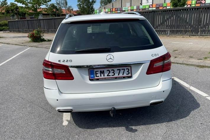 Hvid Mercedes E200 fra 2012