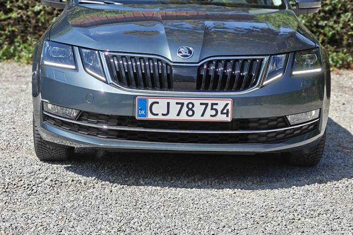 Grå Skoda Octavia fra 2018