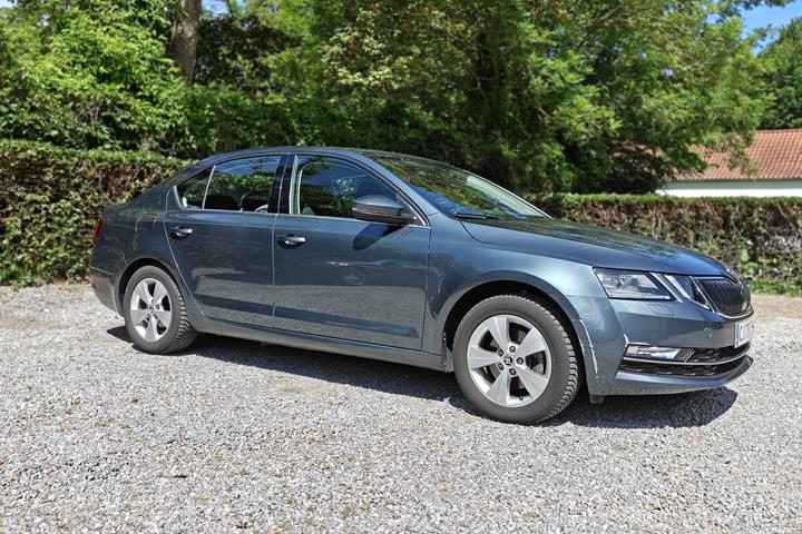 Grå Skoda Octavia fra 2018