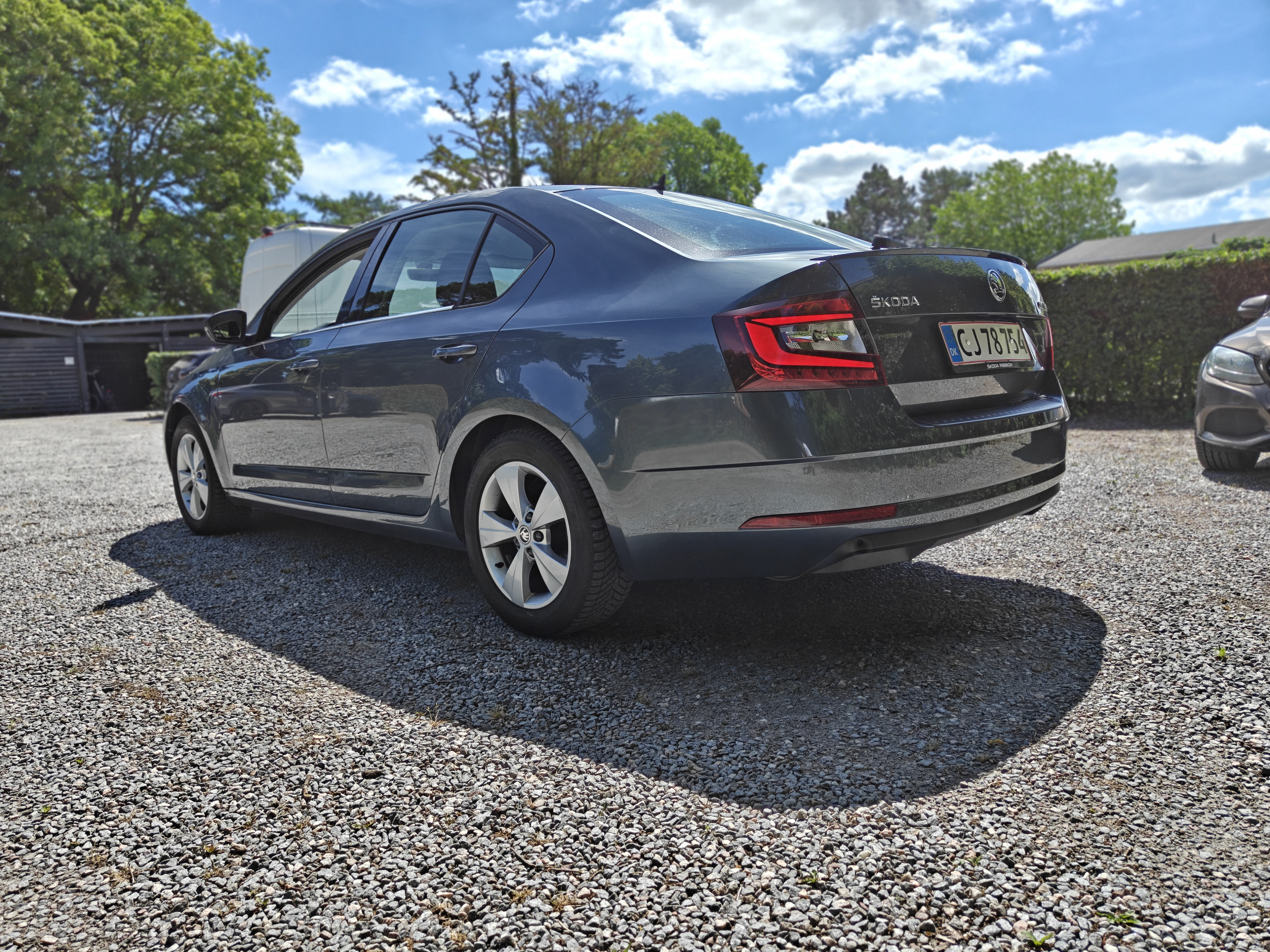 Grå Skoda Octavia fra 2018